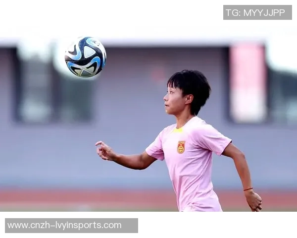 女孩踢足球的益处与挑战探讨让我们重新认识女性在足球运动中的角色与发展